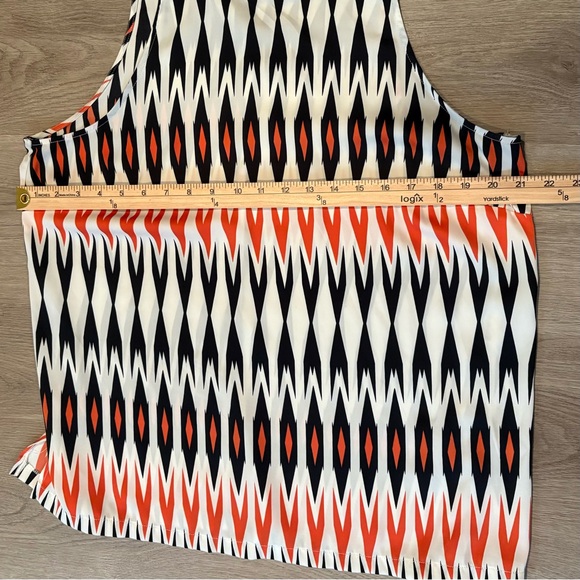 Worthington Geometric Sleeveless Blouse - Picture 10 of 11